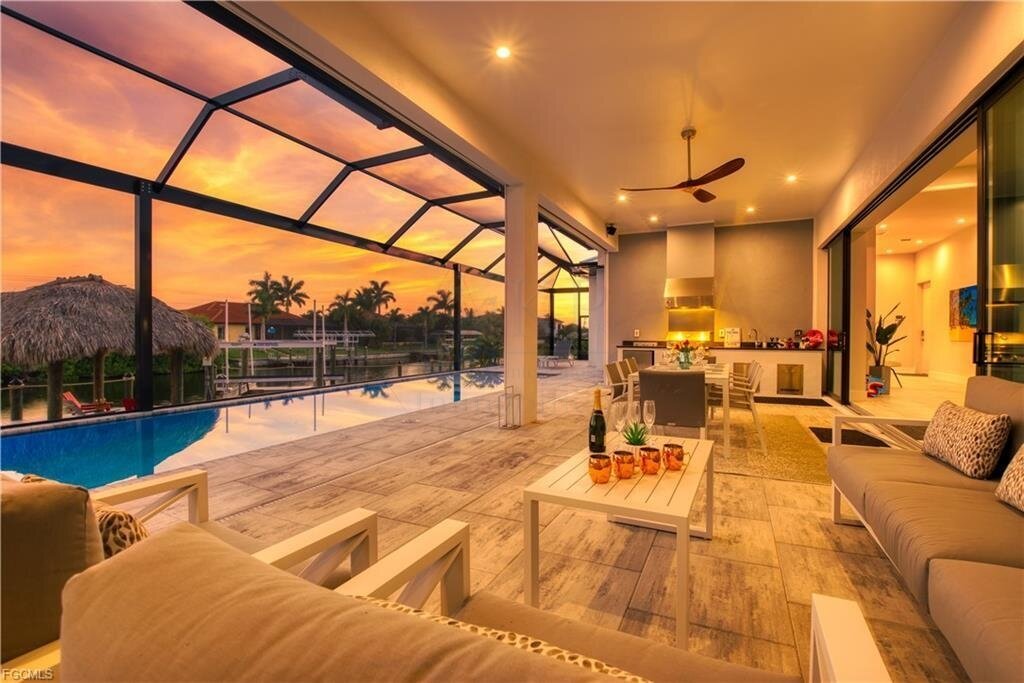 Traumhafte Waterfront-Villa in Cape Coral - Neubau mit Bootsanlage, Salzwasserpool & Luxusausstattung Traumhafte Waterfront-Villa in Cape Coral - Neubau mit Bootsanlage, Salzwasserpool & Luxusausstattung